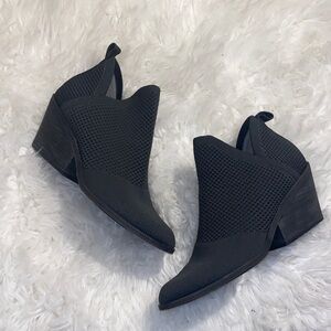Eileen Fisher Black Textured Ankle Booties